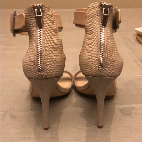 Never worn but tried on! - Picture 4 of 6